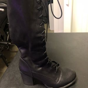 Under the knee combat boots